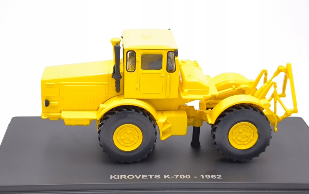 Kirovec K-700 1:43 - 6