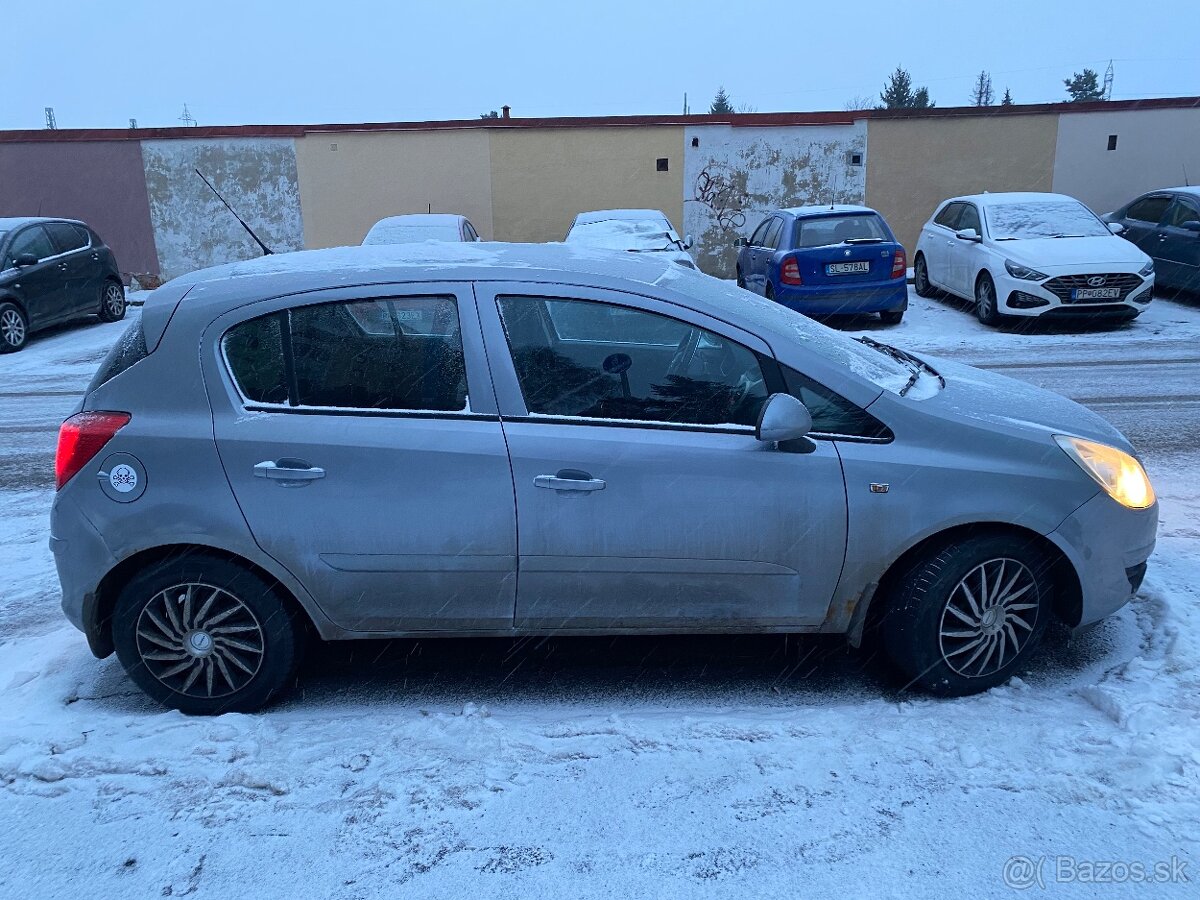 Predám Opel corsa 1.0 - 6