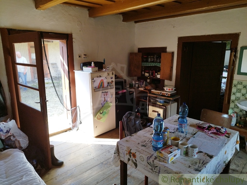 Veľký, vyše 4,5Ha slnečný pozemok s chalupou v strede, na - 6