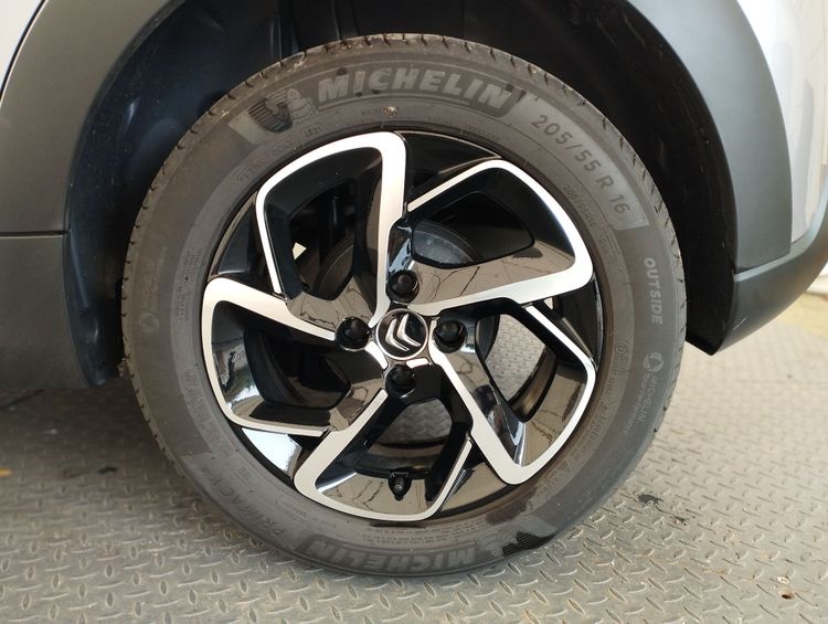 Citroën C3 1,2 PureTech Shine - rok 2022 - 6