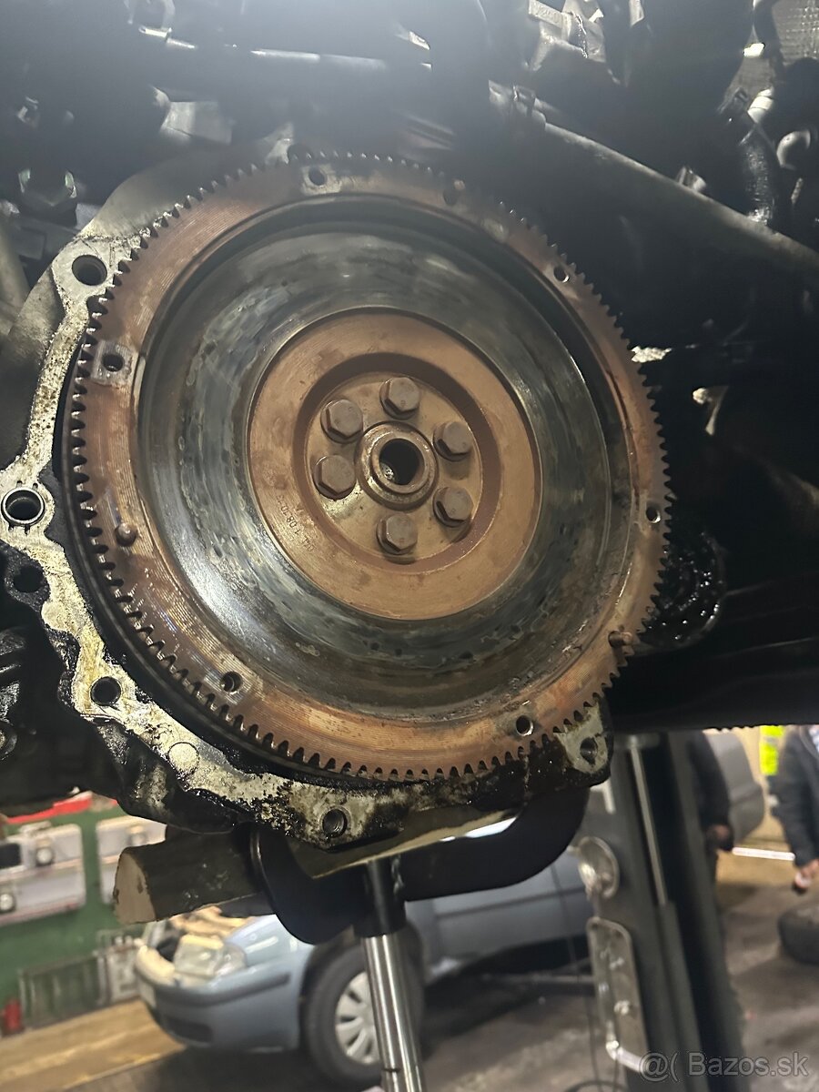 Predám škodu Octaviu 3 1.6 2014 - 6