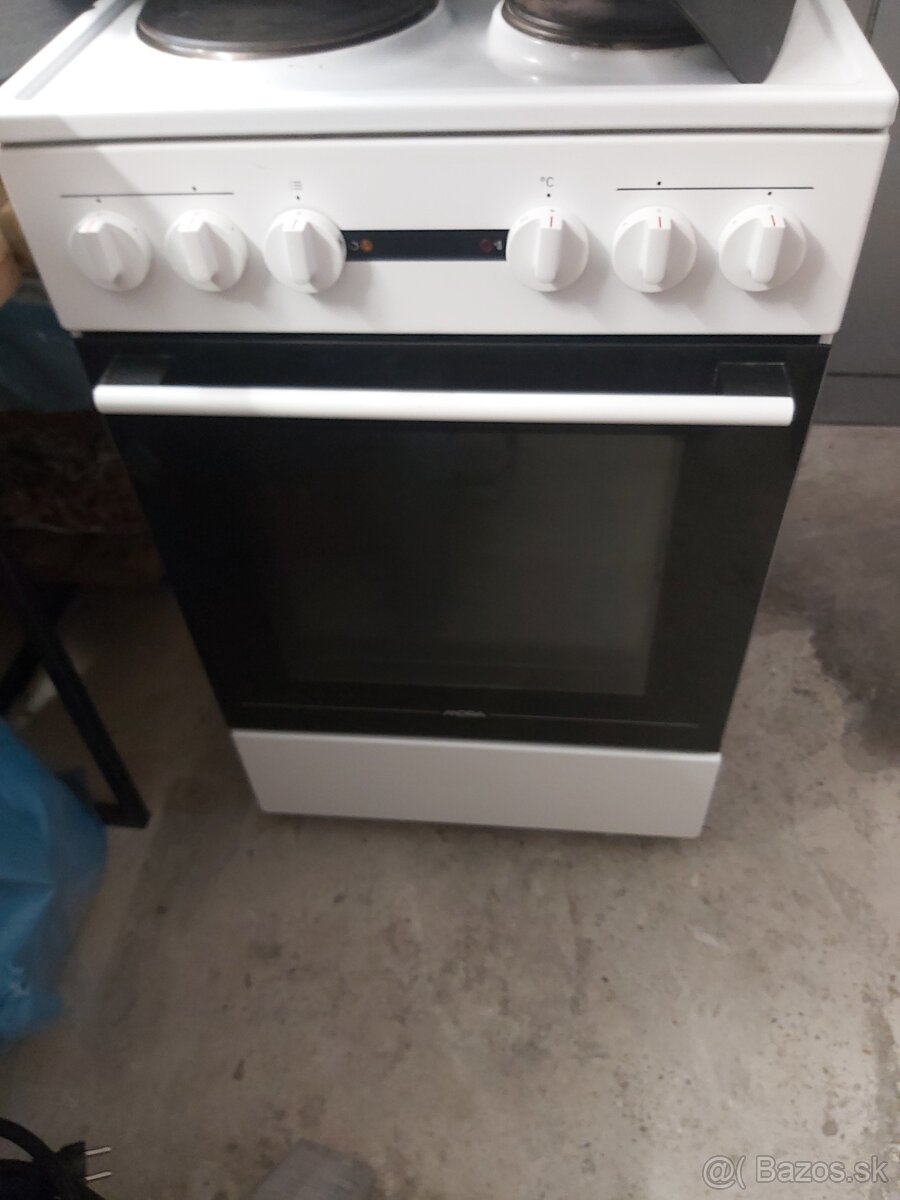 Predám elektrický sporák plno funkčný treba vidieť - 6