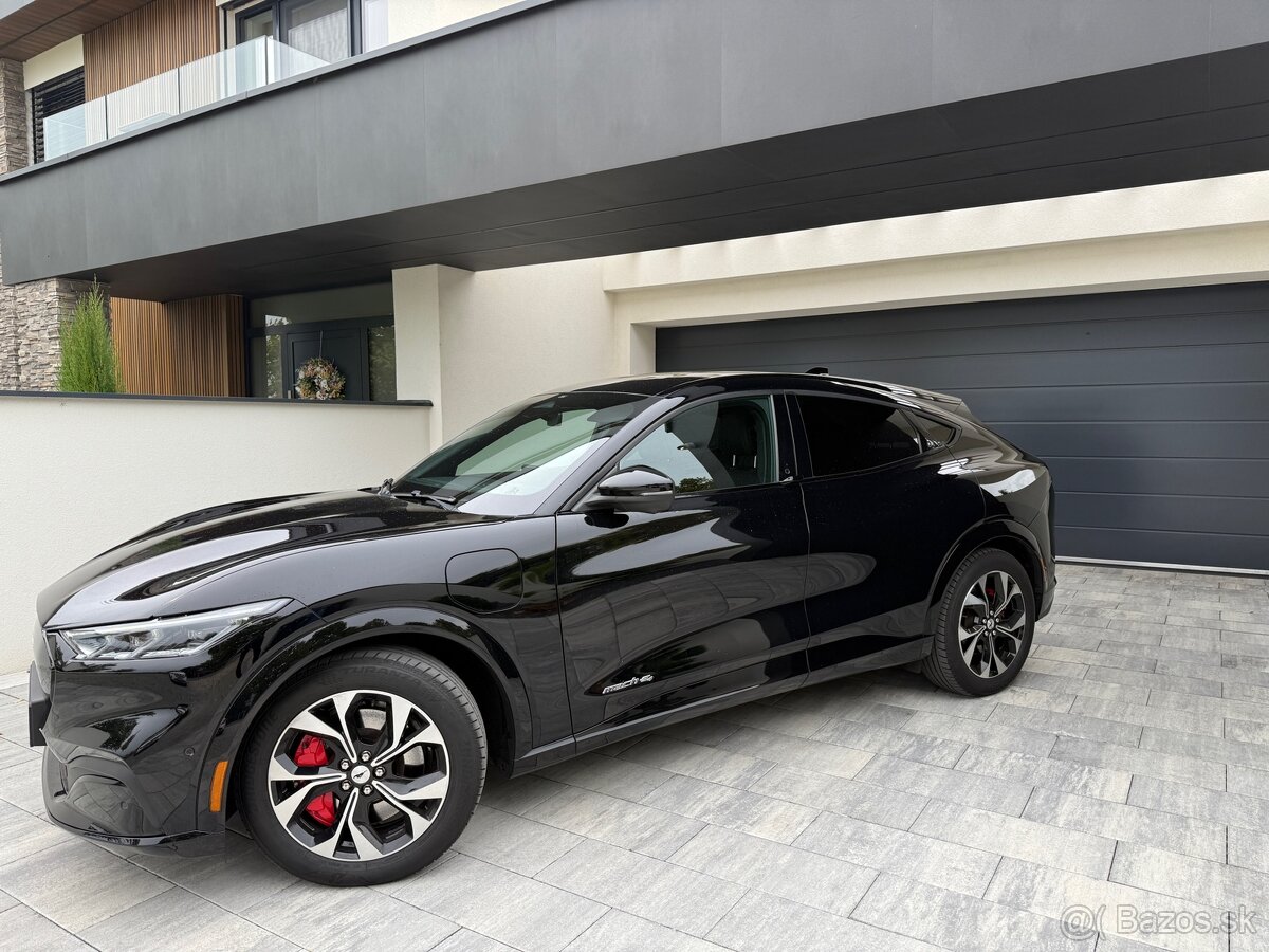 Predám Ford Mustang Mach-E 75,7kWh AWD STD - 6