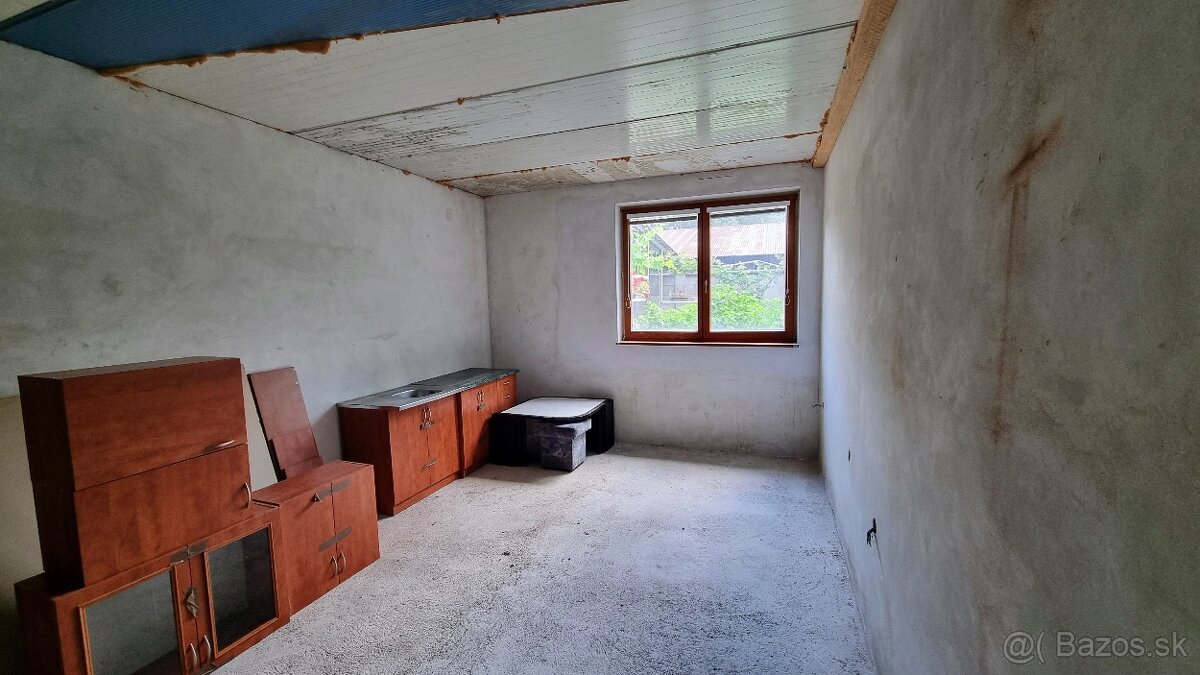 Výrobno - skladový areál Bošany, pozemok 5000 m2, žeriav - 6