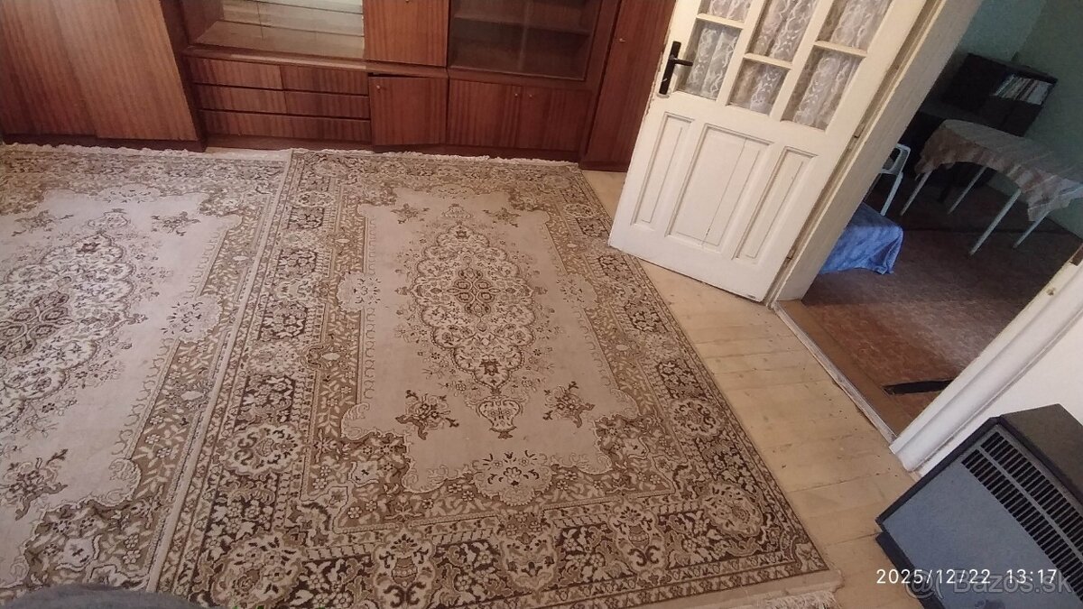 KOBERCE - LACNO PREDÁM --------- 2 ks za 40 € ( rozmer 1 ks - 6