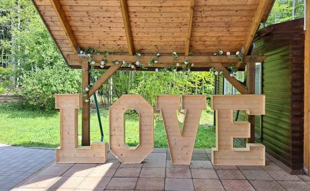 Veľký svetelný nápis LOVE na prenájom - 6