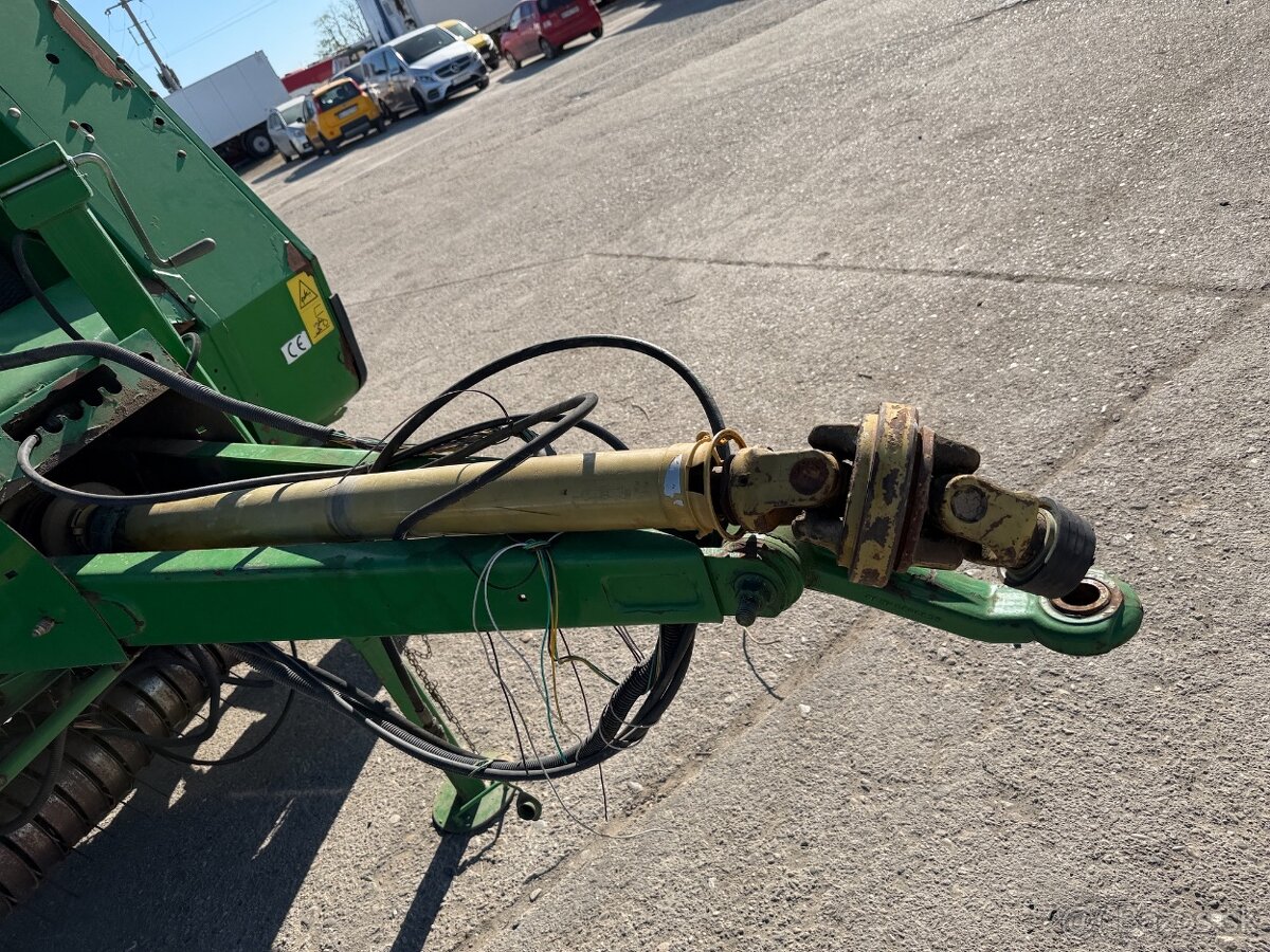John Deere balíkovač 2008 VIN 739 - 6