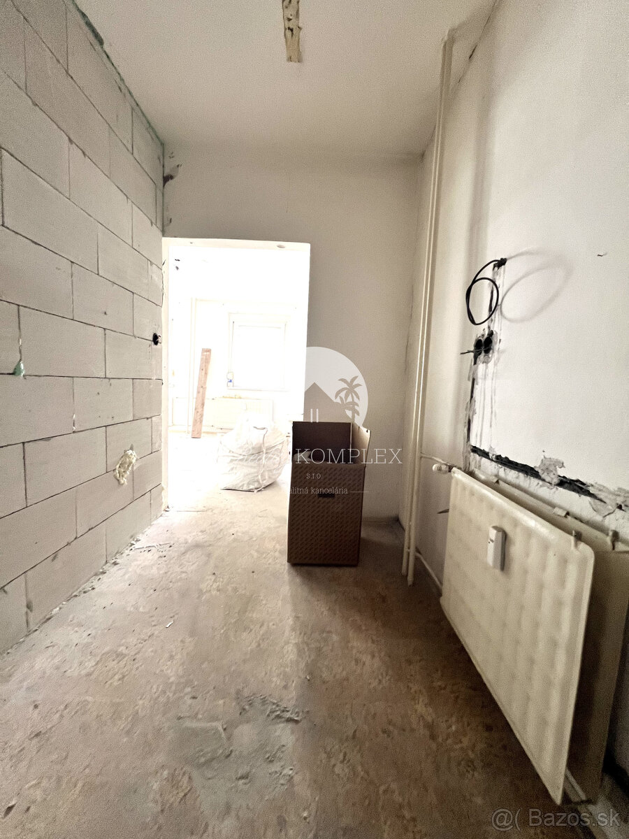 Reality KOMPLEX s.r.o. ponúka na predaj priestranný 1-izbový - 6