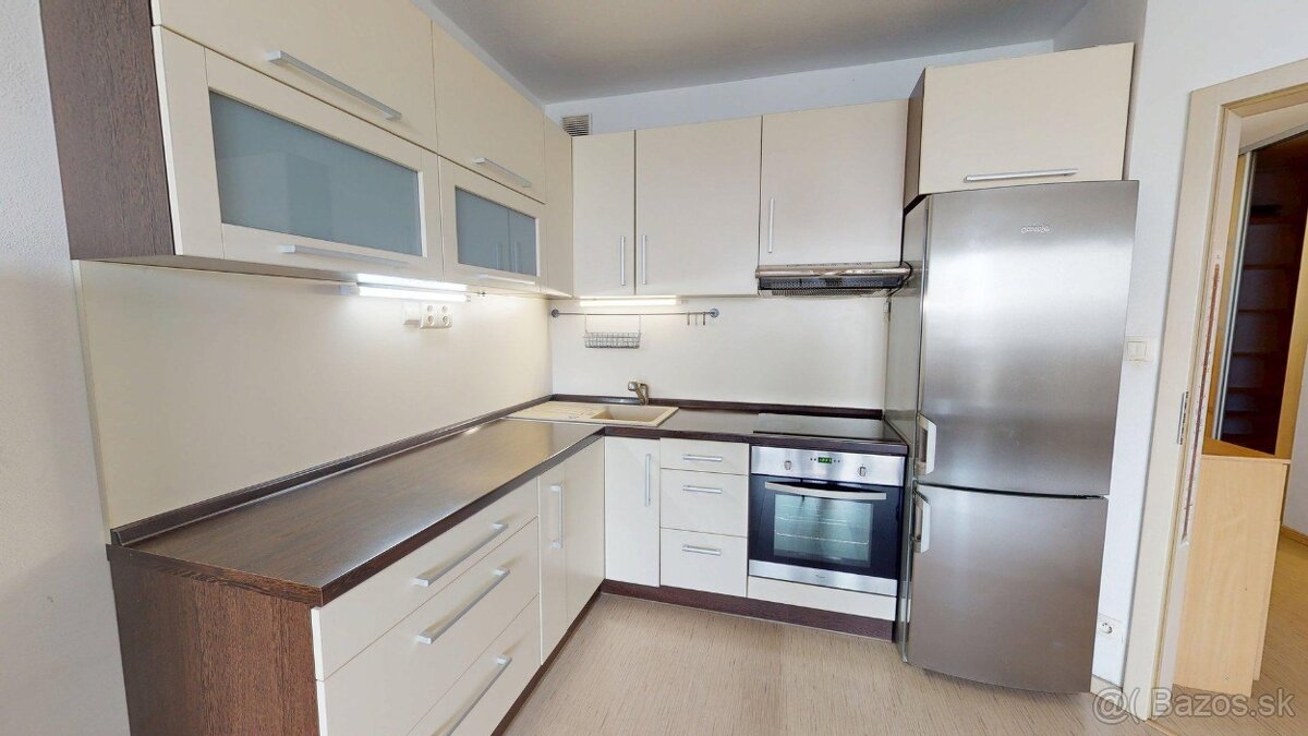 Na prenájom moderný 2-izbový byt s balkónom a garážovým stát - Widok 6