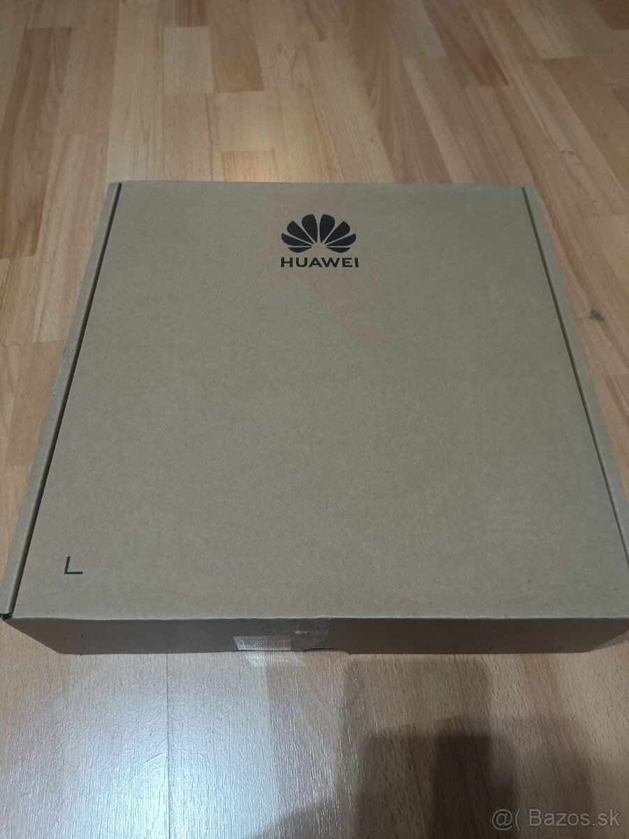 2x Huawei S5735-L8T4X-A1 switch - 6