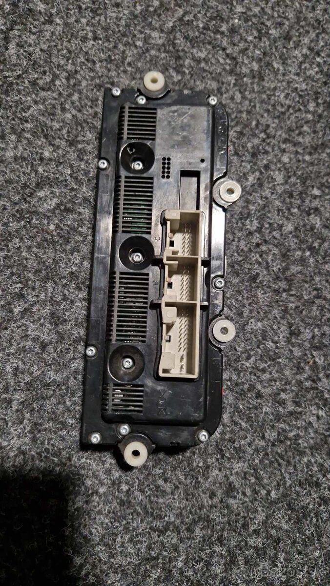 Diely interieru Škoda Octavia 2 - 6