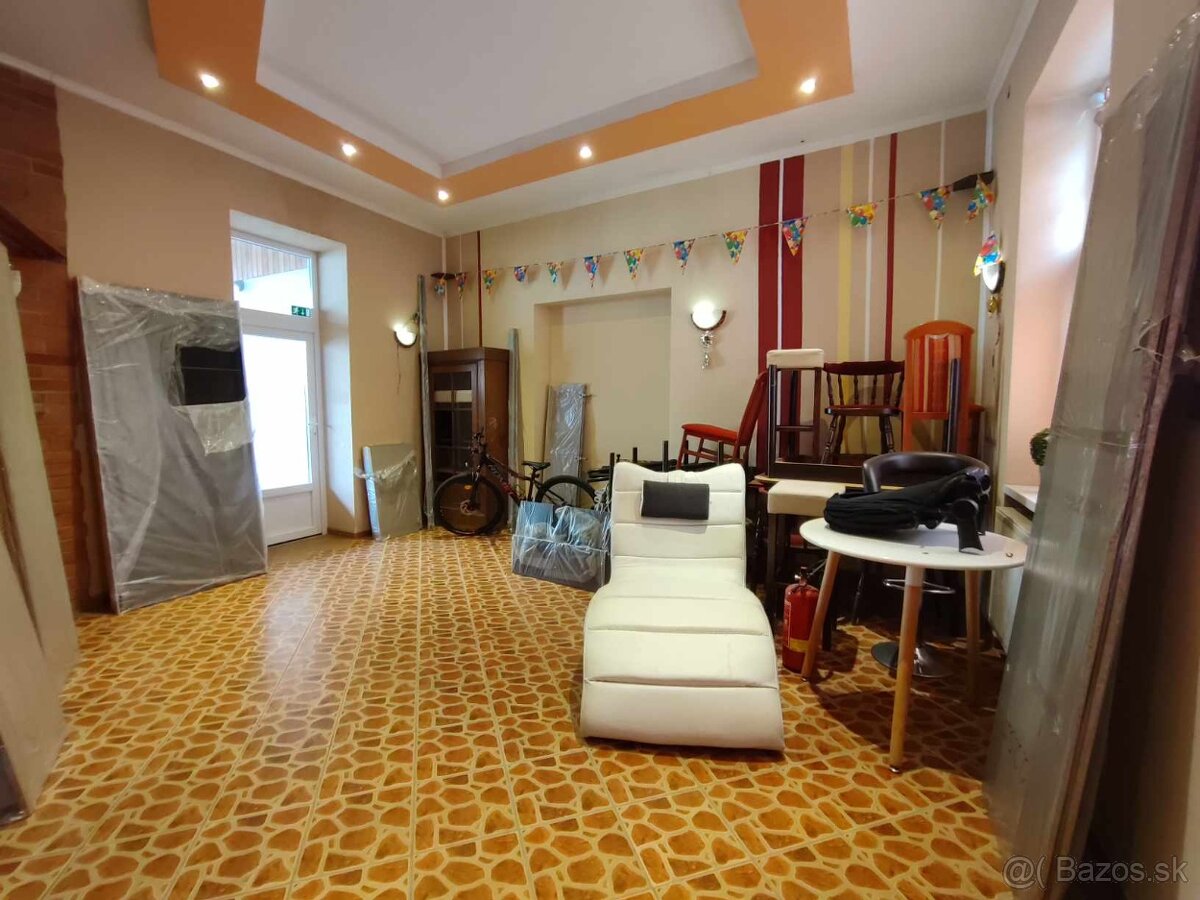 Ponúkam na predaj rodinný dom Levice, centrum. - 6