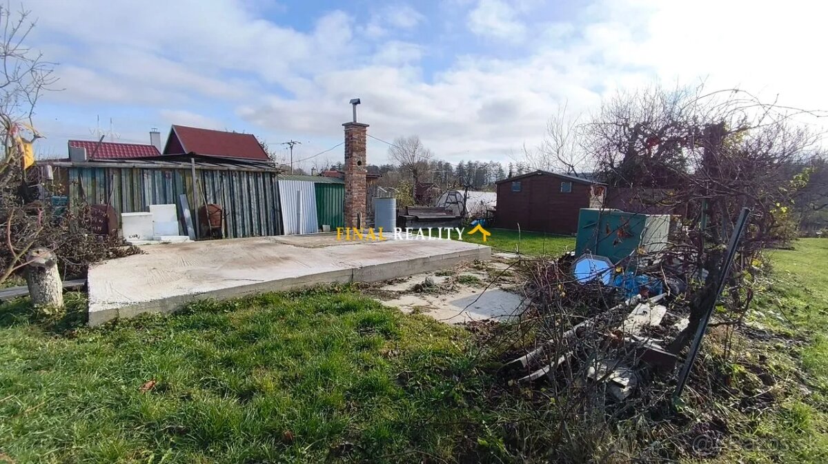 Záhrada so základovou platňou pre chatku v Bojniciach - 6