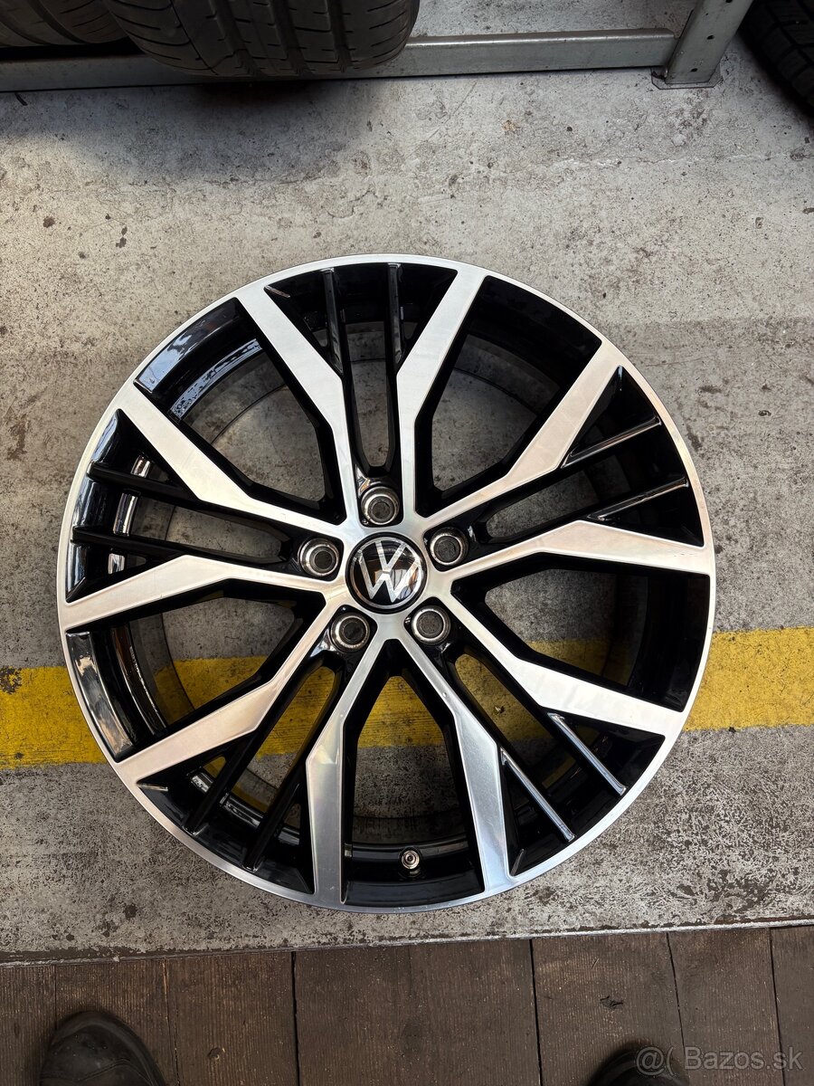 Volkswagen disky R19, model Santiago - 6