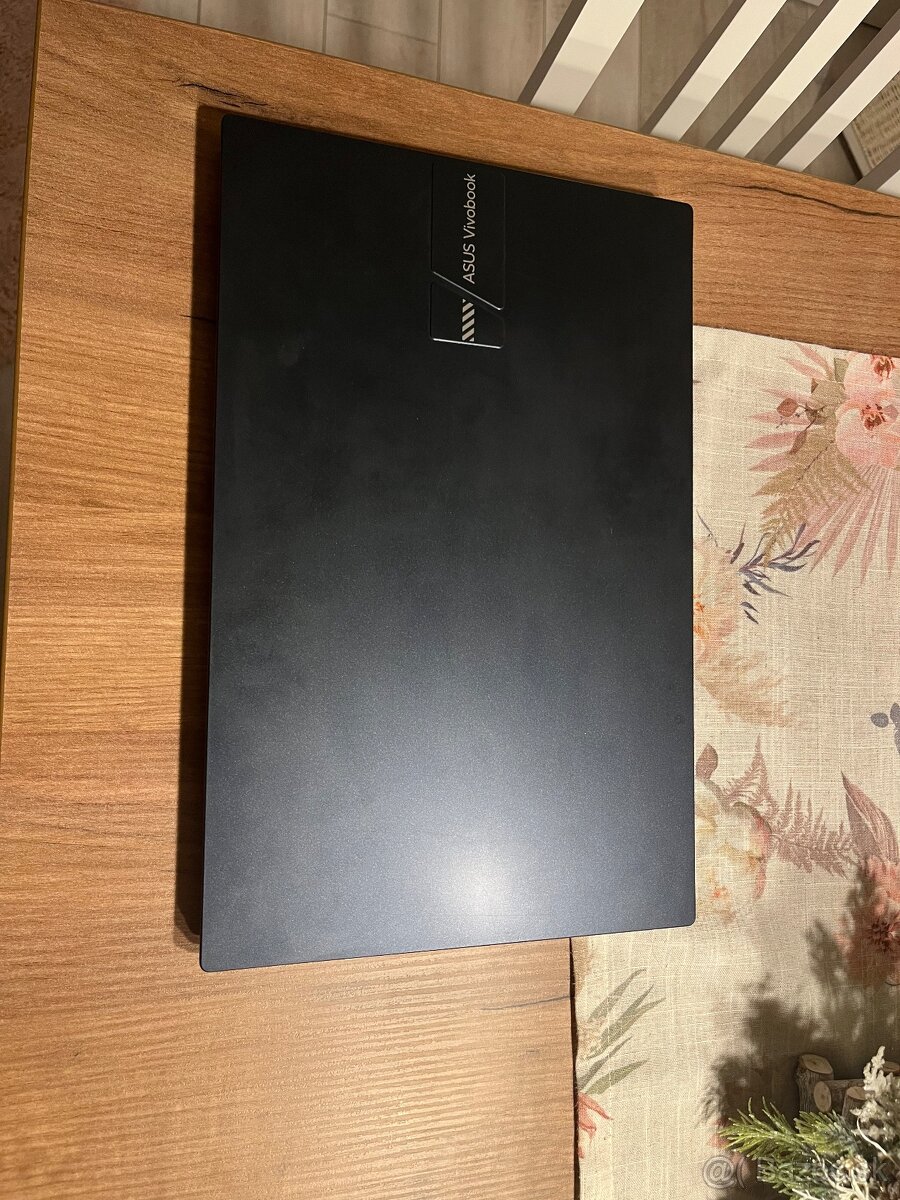 ASUS Vivobook i5 / 16 GB RAM / SSD / Windows 1 - 6