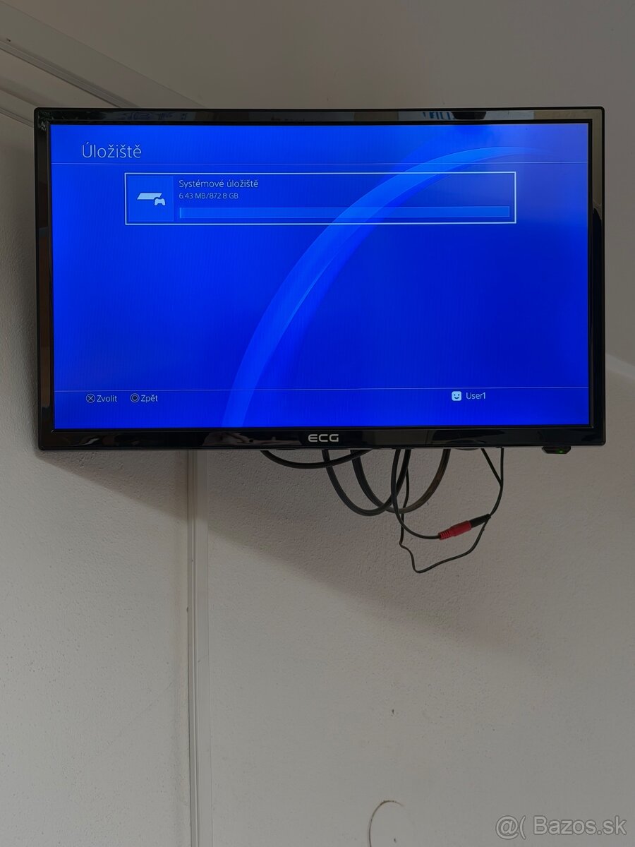 Predám hernú konzolu PS4 PRO 1TB White Minimálne Známky - 6