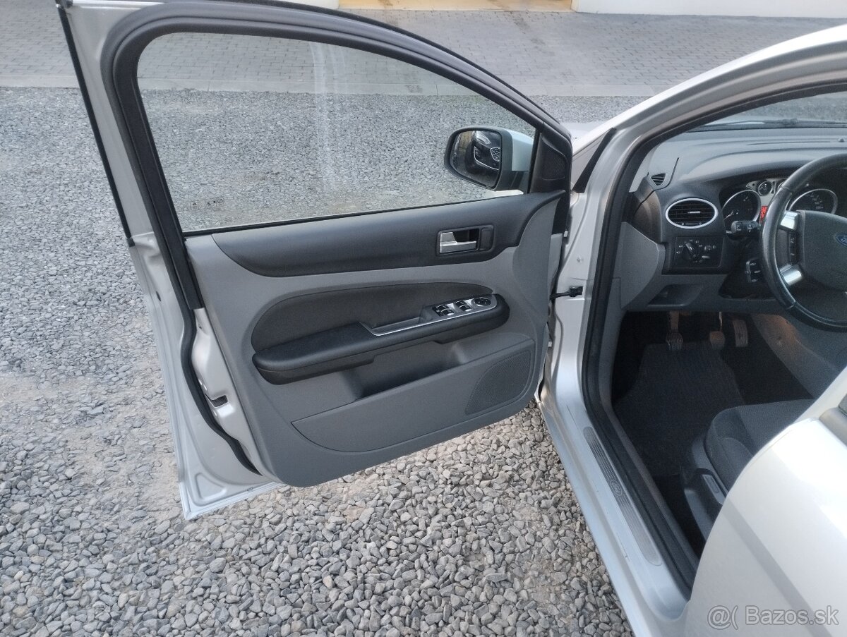 Predám Ford FOCUS combi - 6
