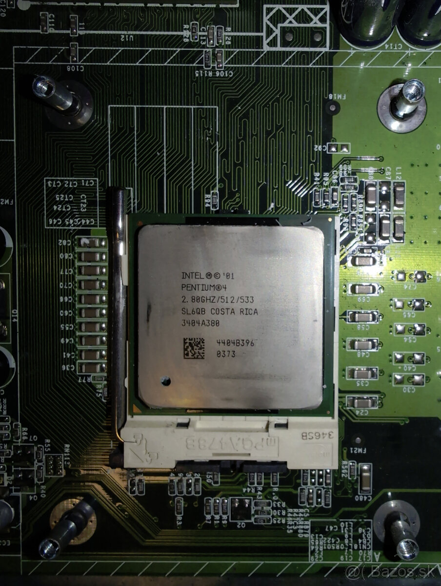 Predám server MSI MS-9211 - 6