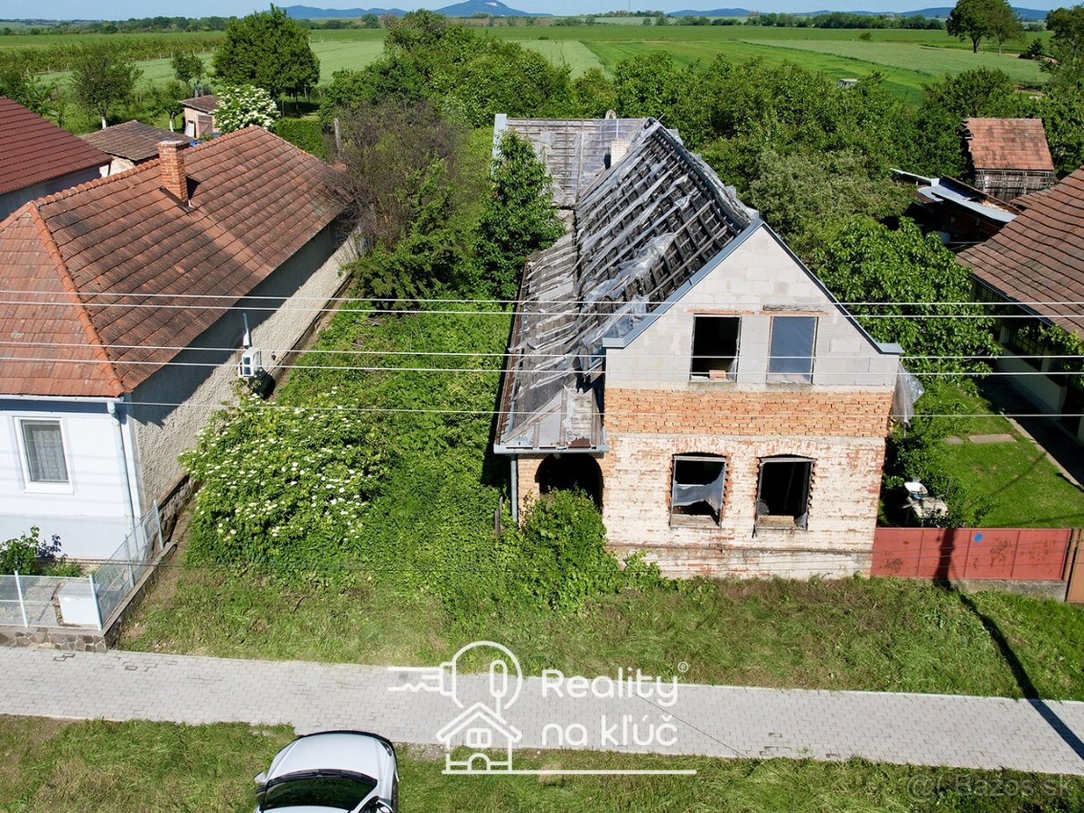 Na predaj rodinný dom s pozemkom 3 504m² Tesárske Mlyňany - 6