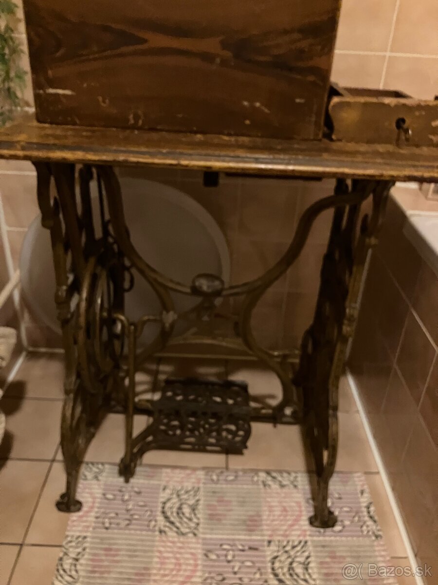 Starodávna šijací mašina Singer - 6