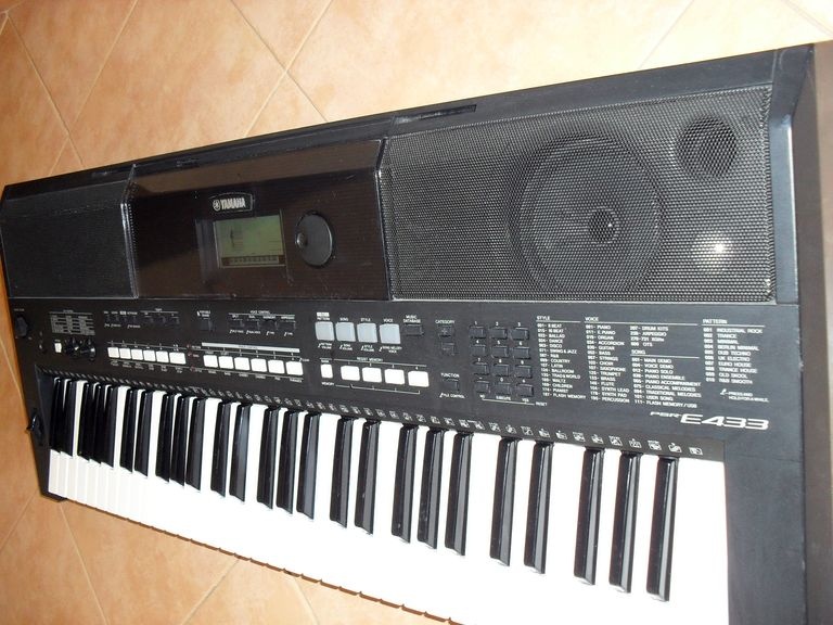 Yamaha PSR E433 - 6