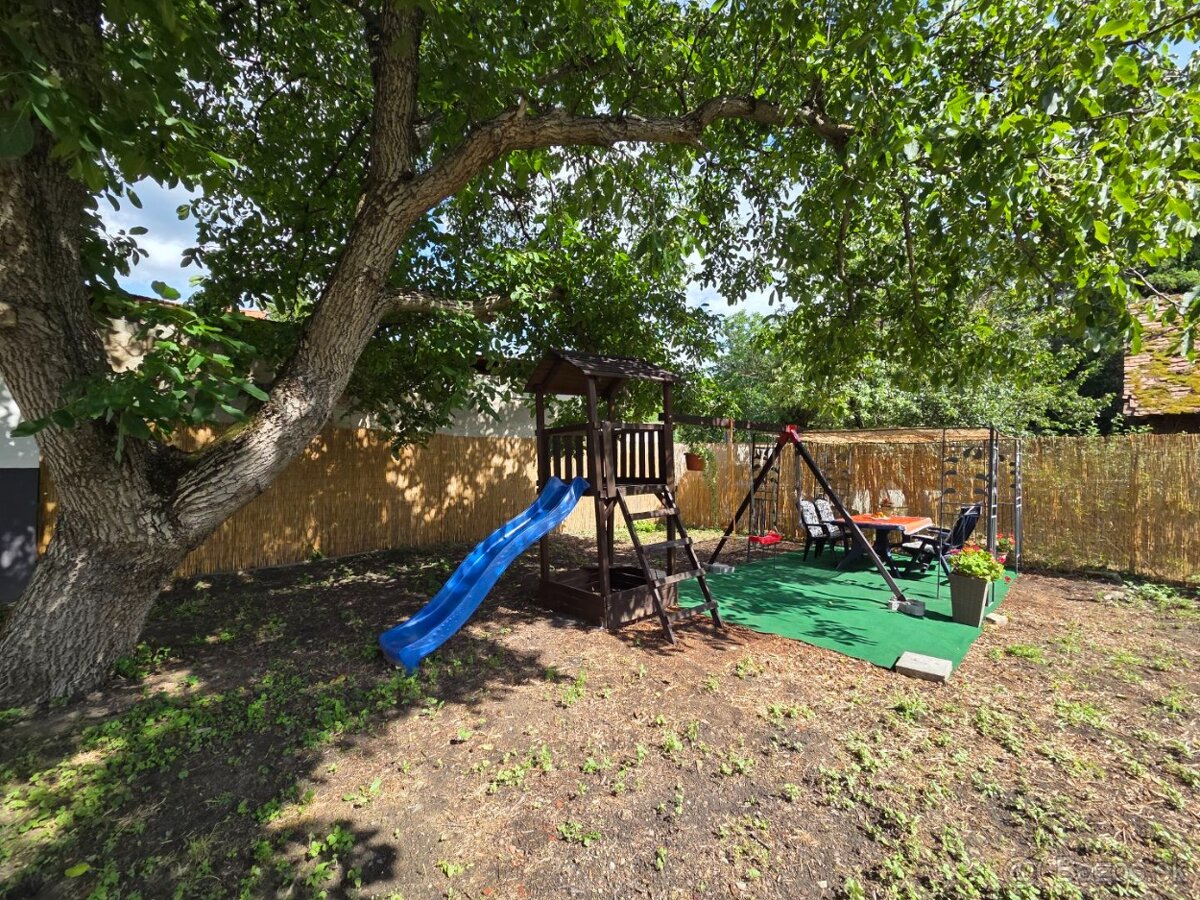 Stavebný pozemok v centre Lozorna s platným stav. povolením - 6