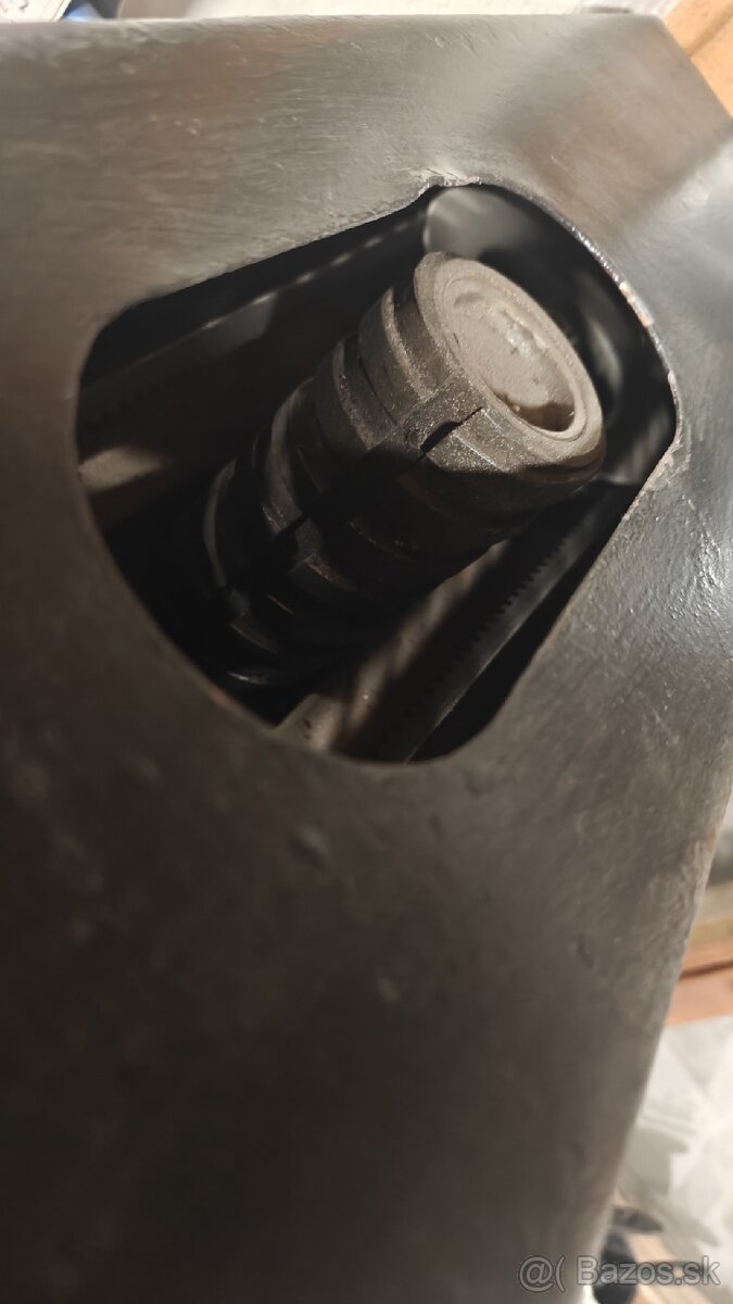 Stolová vŕtačka Komunaras 2m112 - 6