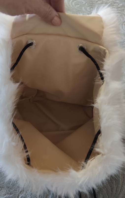 biely chlpatkový batoh - 6