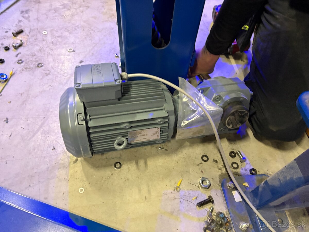 Predam motor s prevodovkou - 6