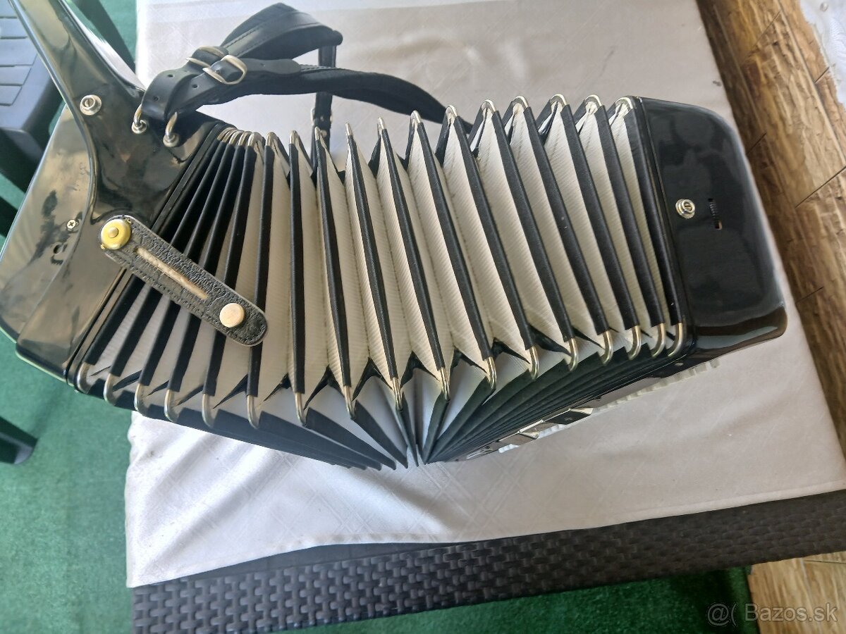 Predám krásny profi.akordeón DELÍCIA CHORAL IV - 6