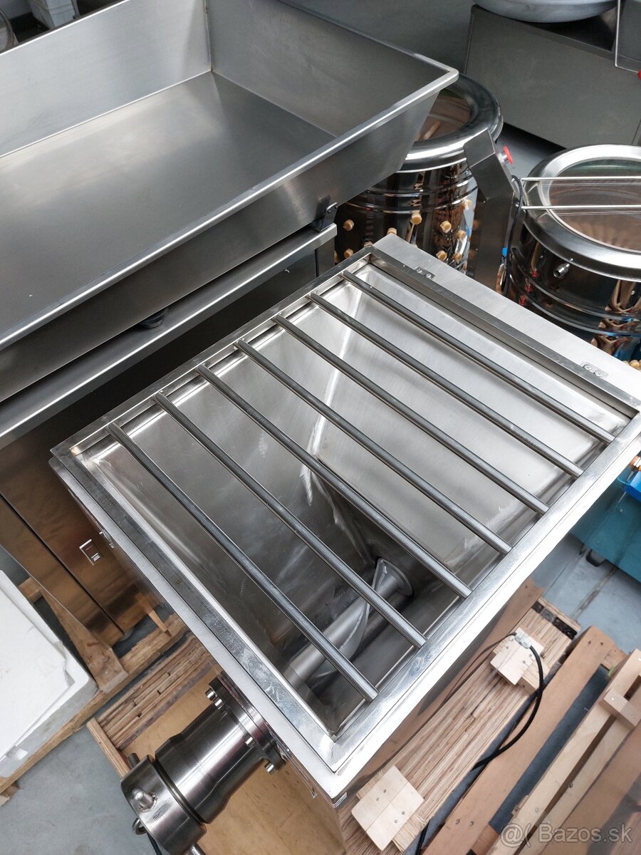 Mlynček na mäso Technologis JR 100 mäsiarsky vlk - 6