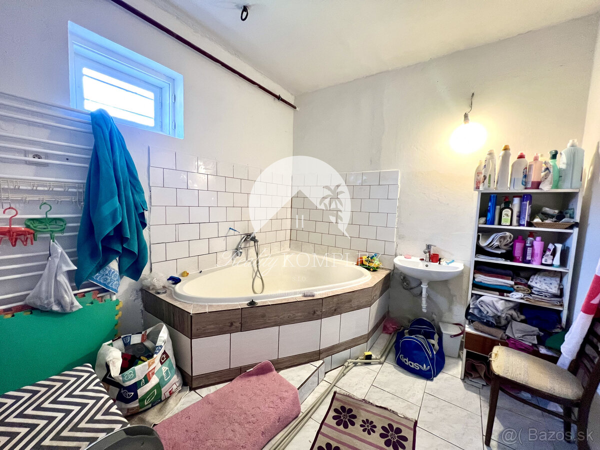 Reality KOMPLEX s.r.o. ponúka na PREDAJ priestranný 5-izbový - 6