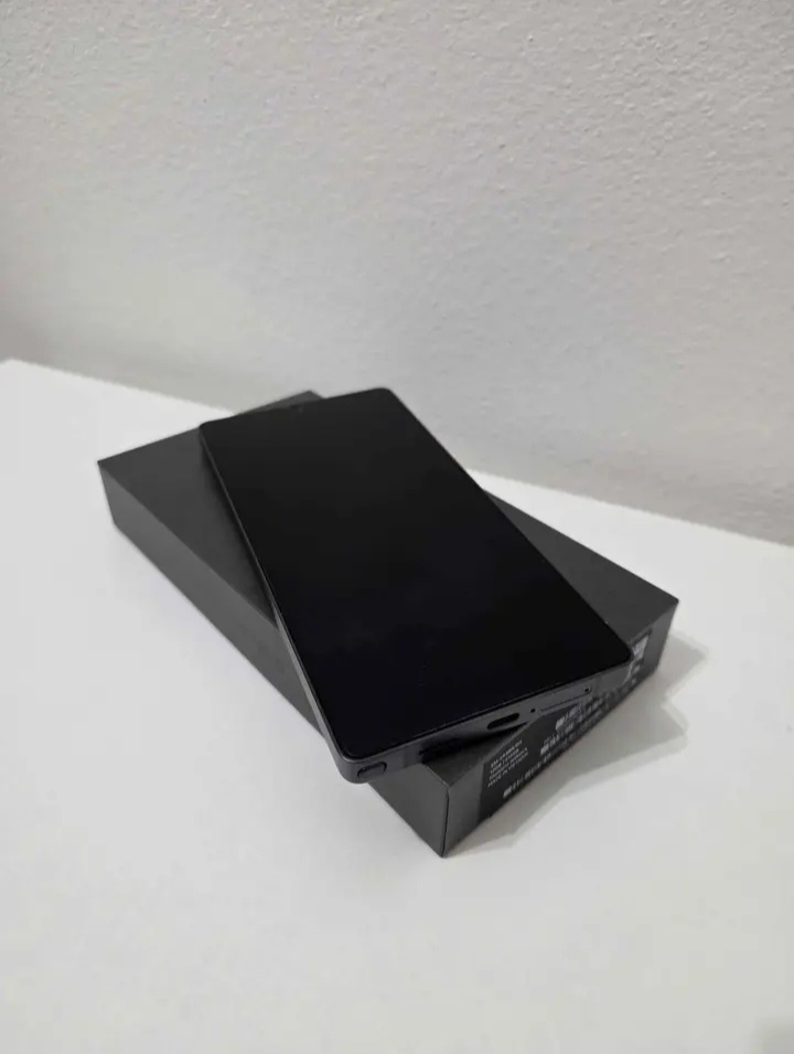 Samsung Galaxy S25 Ultra 12/512GB - 6