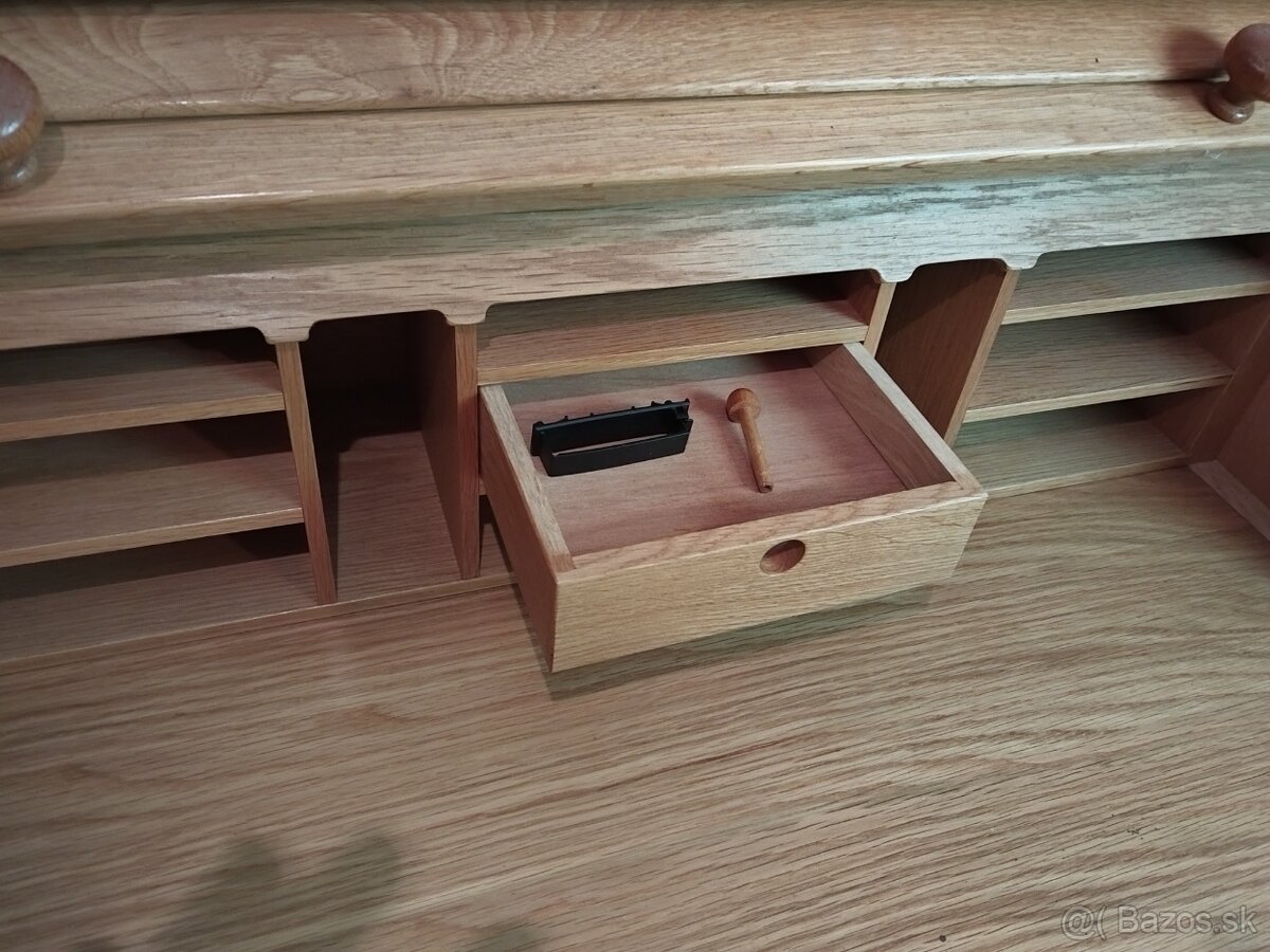 Dubový výsuvný stolík / komoda - 6