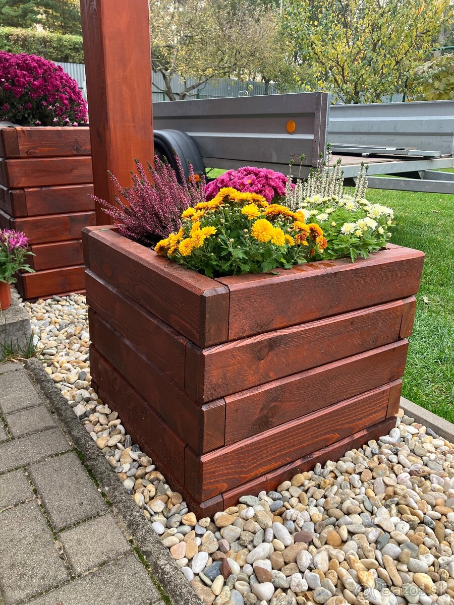 Vyvysene zahony a kvetinace - 6