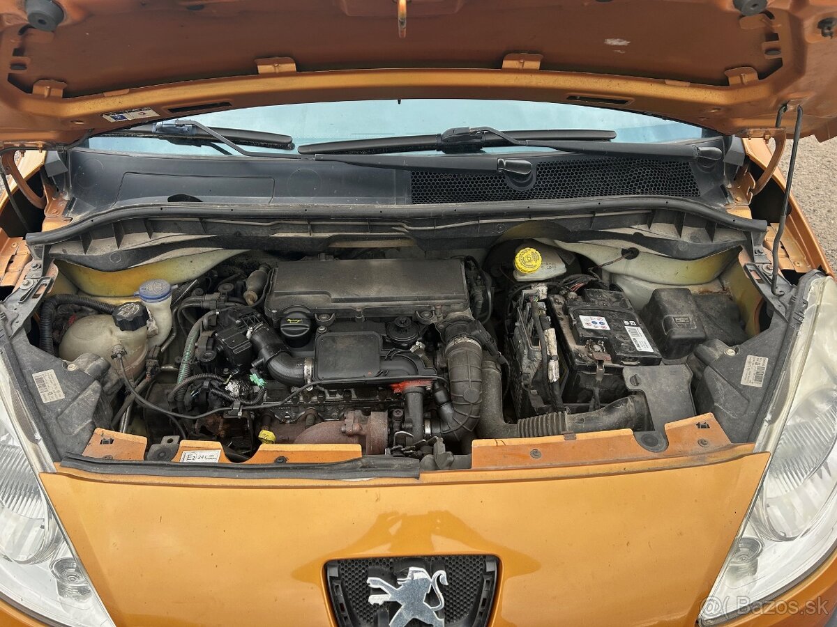 Peugeot 1007 1,4HDI 50KW typ 8HZ prodám díly - 6