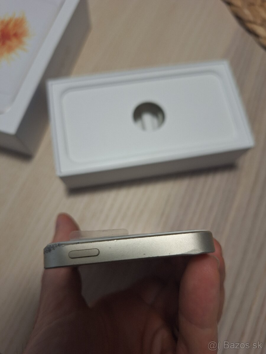 iPhone SE s novym displejom - 6