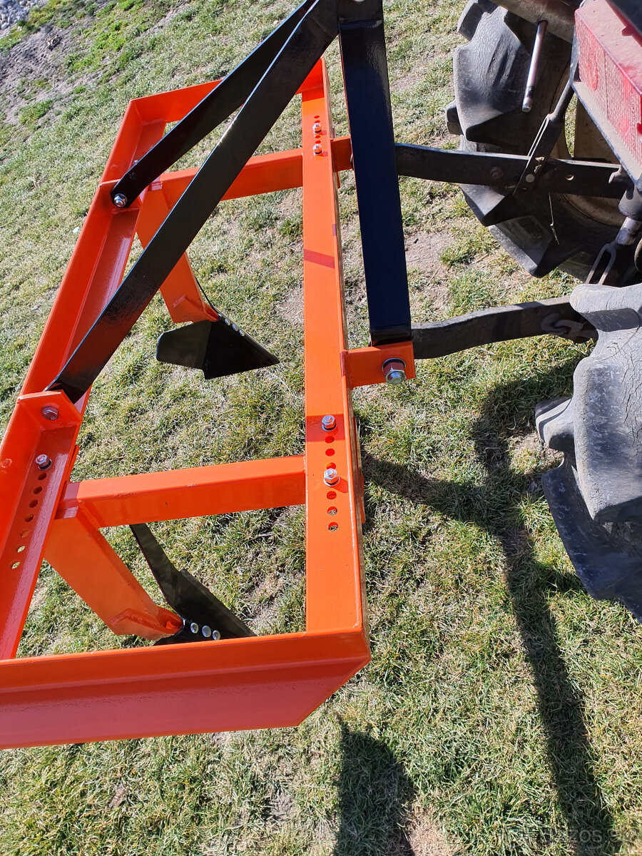 Pluh, riadkovač, mulčovač, tiahlo - traktor - 6