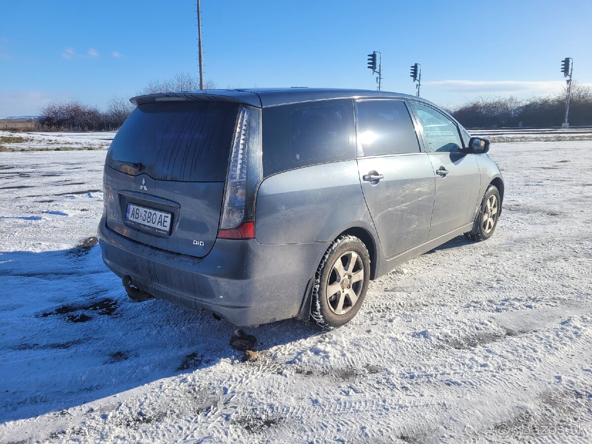 Mitsubishi Grandis - 6