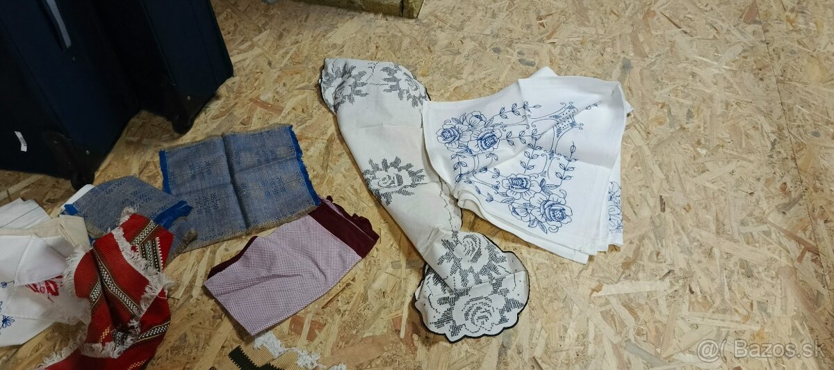 Tkané dečky, vyšívané obrusy a rôzne - 6