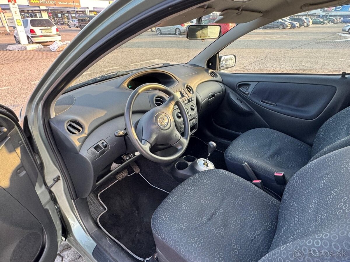Toyota Yaris 1.0 - 6