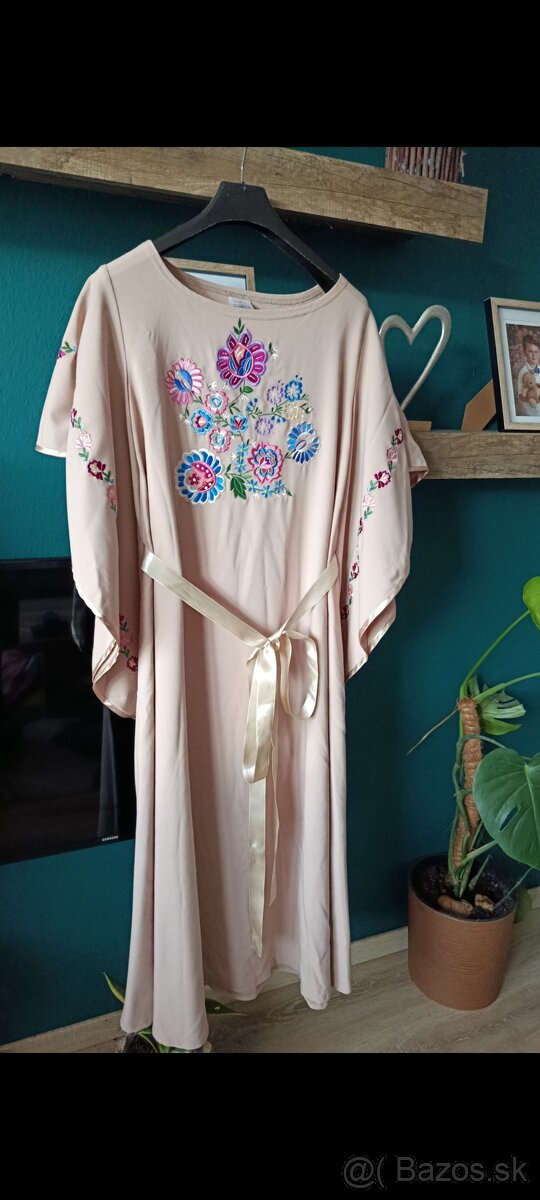 Vyšívané šaty Margaret L - 6