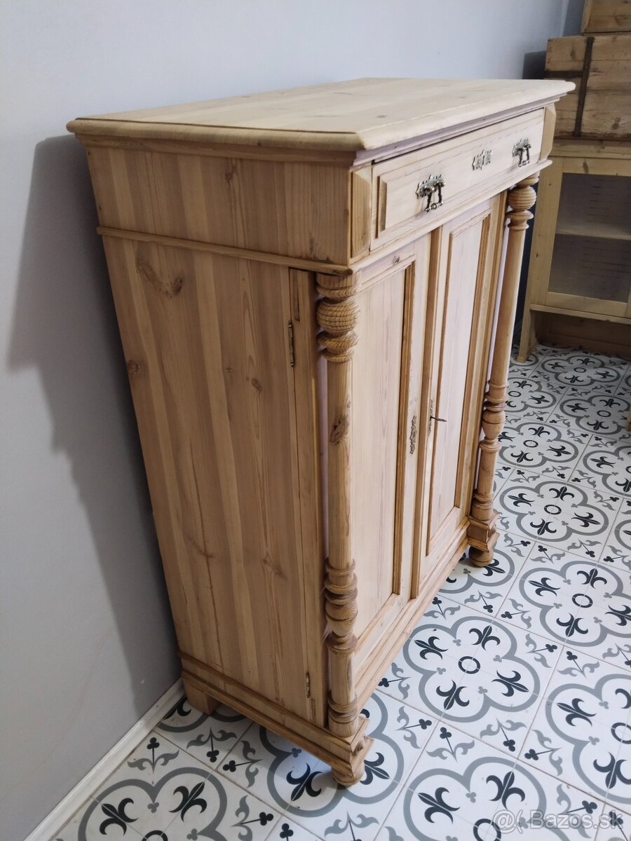 Krásná, stará, skříň, skříňka, vertiko po renovaci - 6