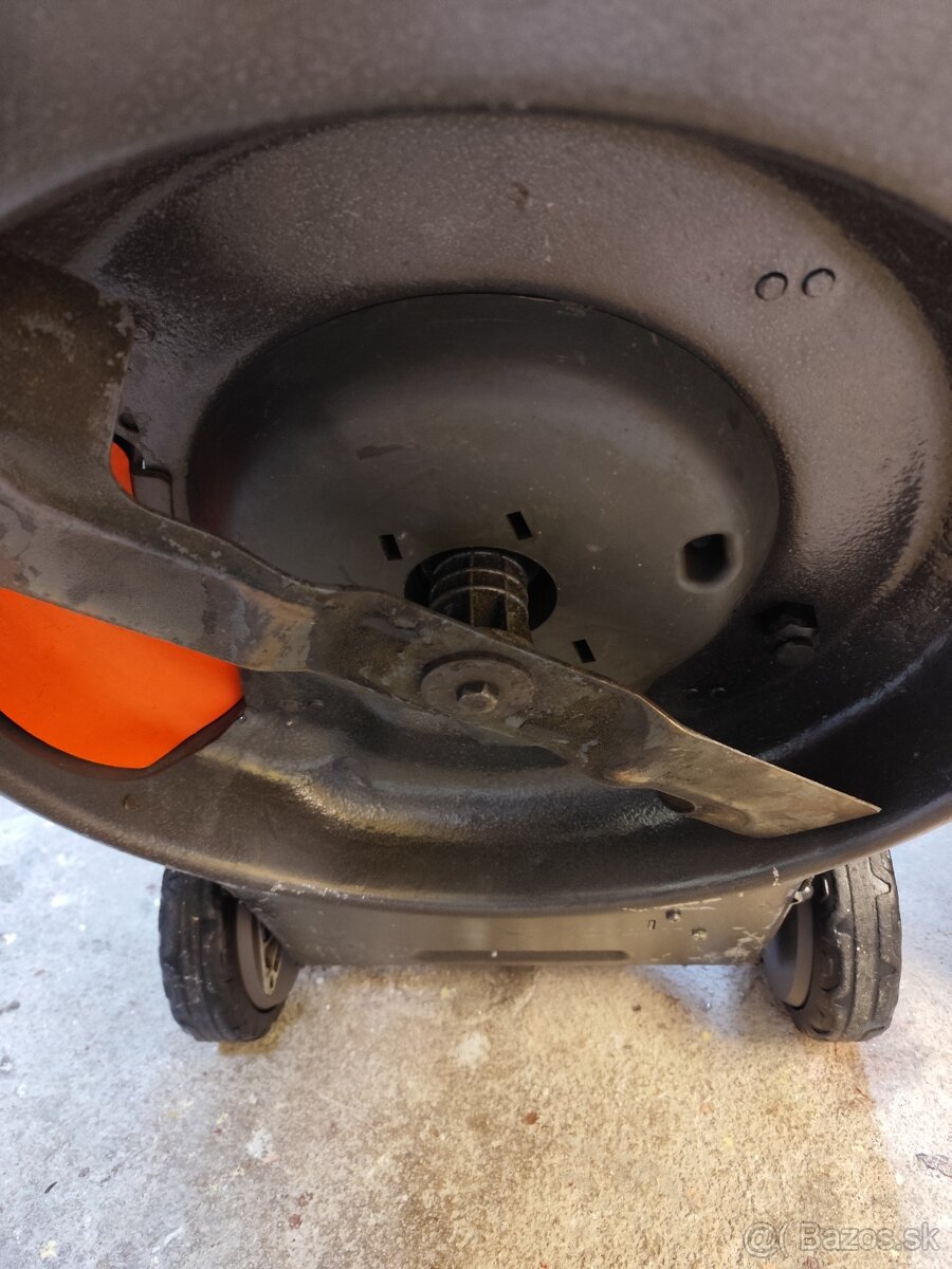 Kosačka Husqvarna,TORO - 6