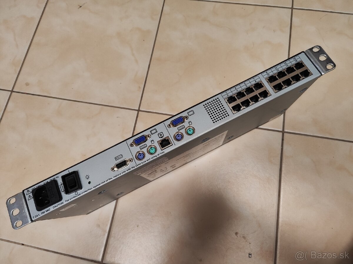 Predám HP TFT7600 + 16p switch - 6