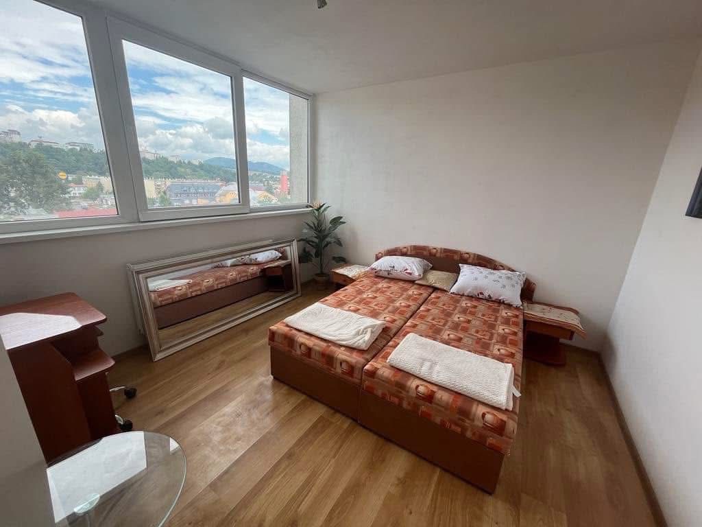 Prenájom 2,5 izb. bytu - 6