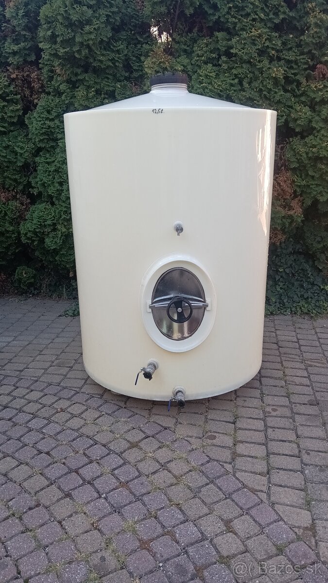 Plastové nádrže na víno a iné tekutiny - 6