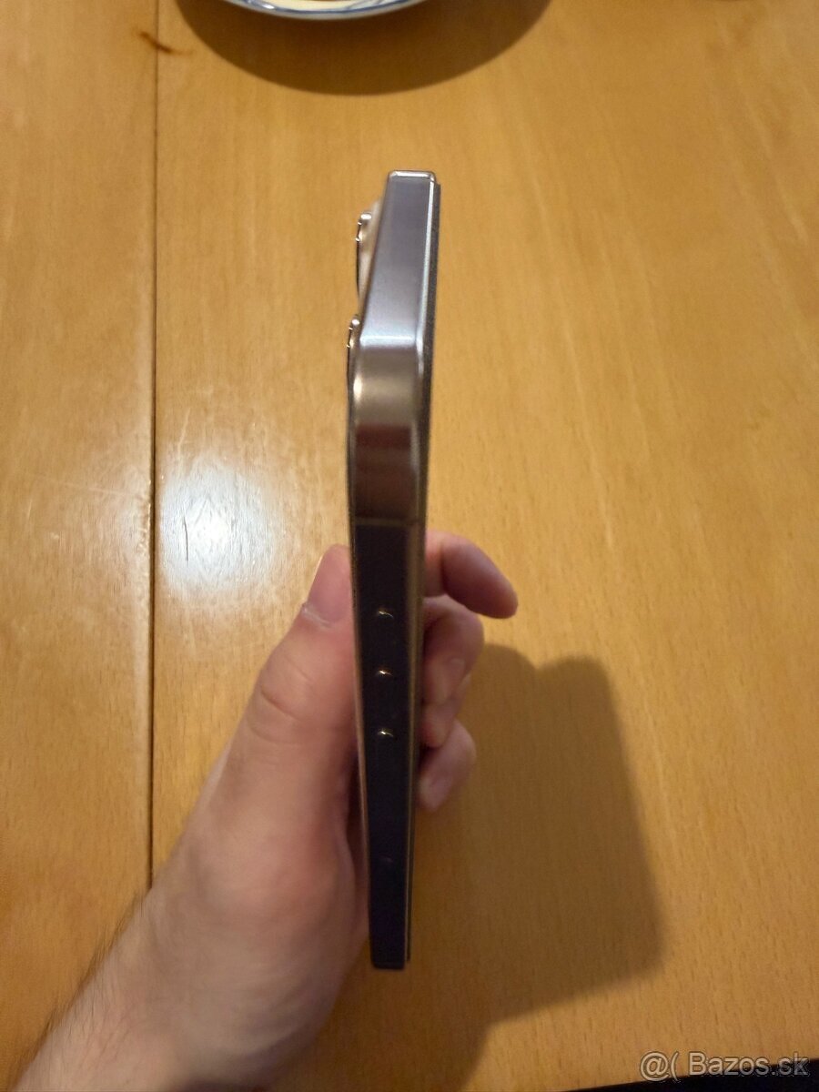 Predam iphone 16 pro max 256GB ZLATY - 6