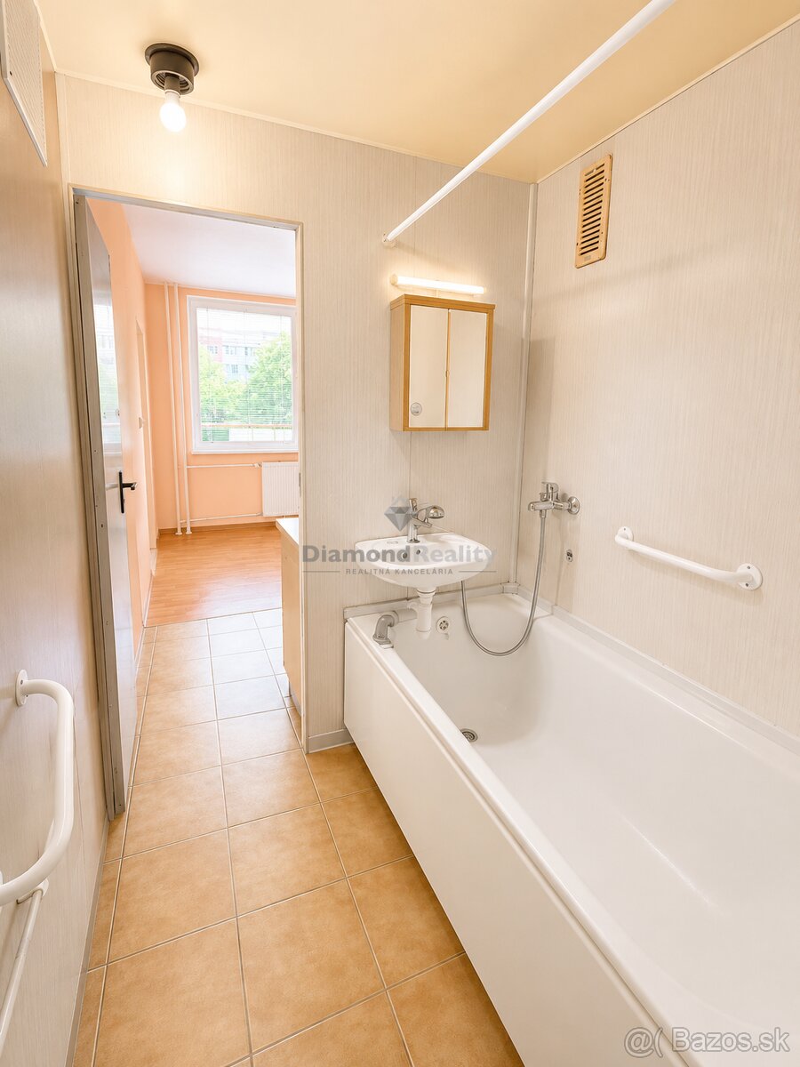 NA PREDAJ 1 IZBOVÝ BYT S LODŽIOU V PÔVODNOM STAVE – foto 6