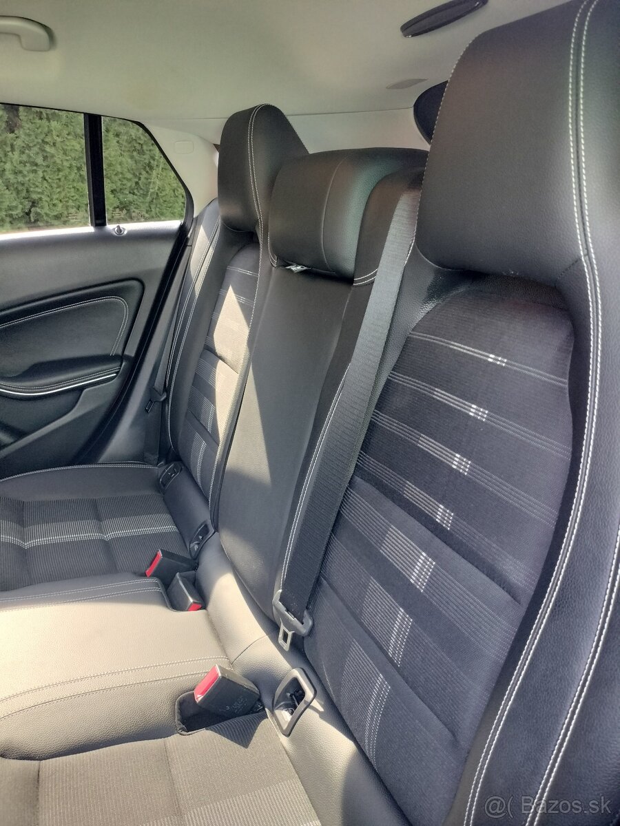 Mercedes CLA - 6